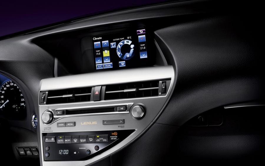 Детали интерьера Lexus RX450h F-Sport 2013 года  (фото 7 из 8)